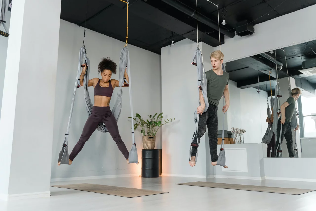 Aerial Yoga Pärchen